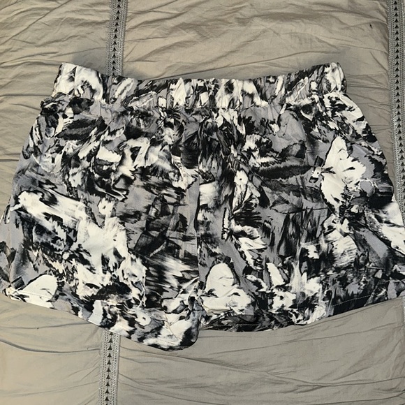 NWOT Fabletics Shorts - Picture 2 of 3